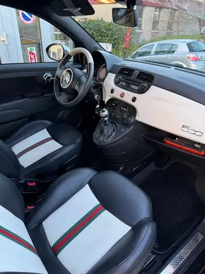Fiat 500 by Gucci 2011 – L'icône italienne au charme parisien — tableau de bord