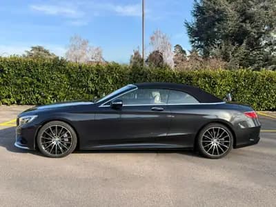 Mercedes-Benz S 500 Cabriolet — Élégance décapotable, 455 ch et prestige allemand — vista posteriore