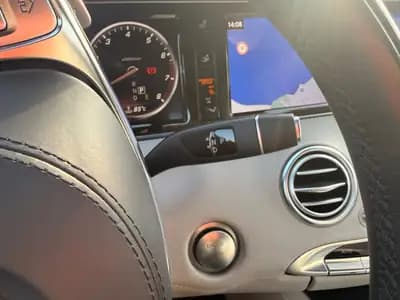 Mercedes-Benz S 500 Cabriolet — Élégance décapotable, 455 ch et prestige allemand — Miniatura 21