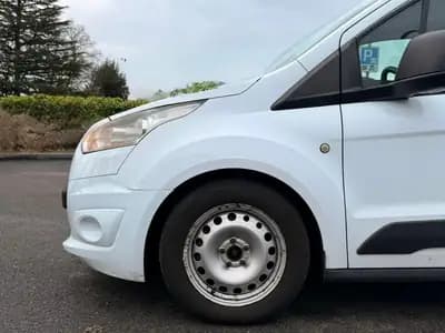 Ford Transit Connect Van — Utilitaire compact économique et fiable, idéal pour artisan — interior