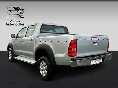 Toyota HI-LUX 4x4 DoubleCab LineaLuna — Pickup robuste diesel, expertise mécanique du jour — Innenraum