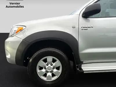 Toyota HI-LUX 4x4 DoubleCab LineaLuna — Pickup robuste diesel, expertise mécanique du jour — Miniatur 8