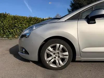 Peugeot 5008 1.6 16V Turbo — 7 places, boîte automatique, sans sinistre — interni
