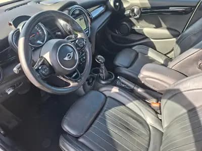 MINI Cooper Classic Edition Steptronic — Citadine dynamique, toit ouvrant et cuir premium — dashboard