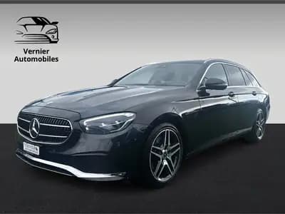 Mercedes-Benz E 220 d T 4Matic — Break diesel hybride, 55 000 km seulement — rear view