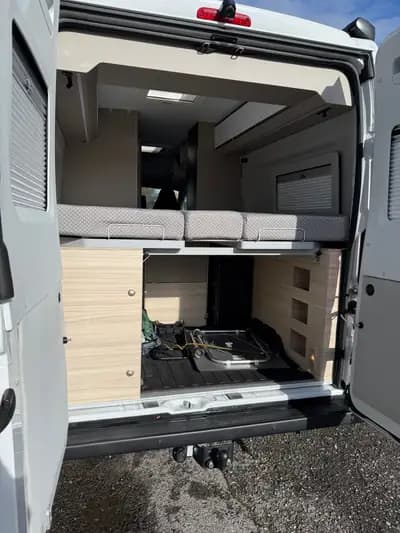 Fiat Adria Tein Plus 640 - Camping-car autonome avec panneaux solaires — detail