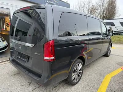 Mercedes-Benz V 250 d – Le monospace premium all-terrain — vista posteriore