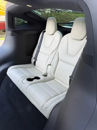 Tesla Model X Maximale Autonomie - SUV électrique haute performance 562 ch — detail