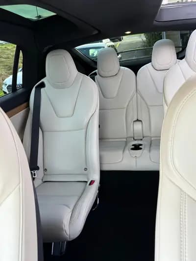 Tesla Model X Maximale Autonomie - SUV électrique haute performance 562 ch — interior