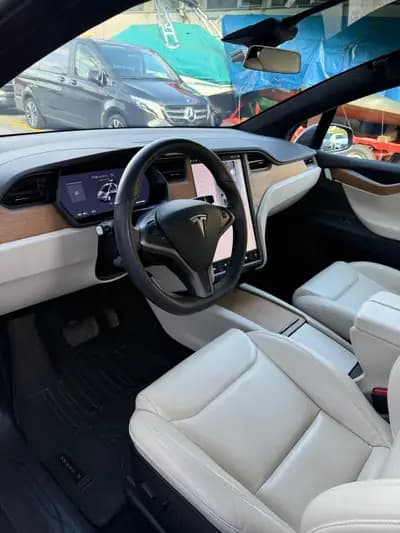Tesla Model X Maximale Autonomie - SUV électrique haute performance 562 ch — dashboard