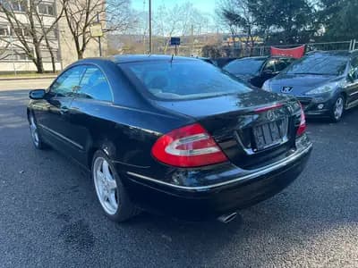 Mercedes-Benz CLK 500 Avantgarde — Coupé sportif V8, design intemporel — rear view
