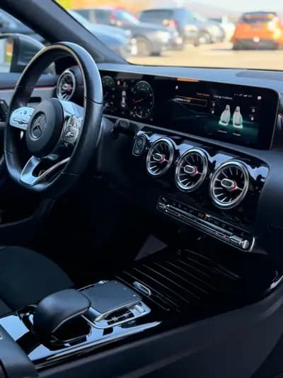 Mercedes-Benz CLA 250 AMG Line — Berline sportive, 1 main, garantie, entretien suivi — Thumbnail 23