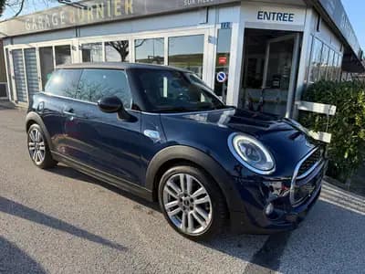 MINI Cooper S Steptronic – Dynamique et économe à la fois — exterior view