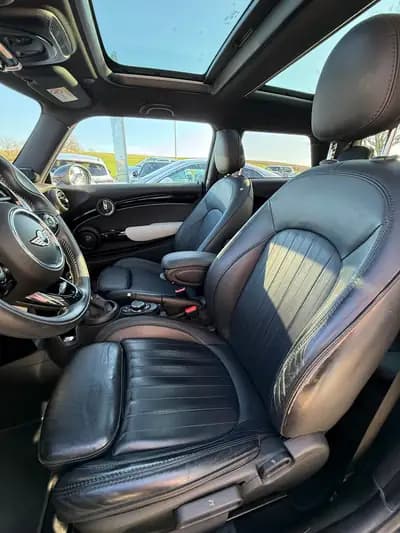 MINI Cooper S Steptronic – Dynamique et économe à la fois — interior