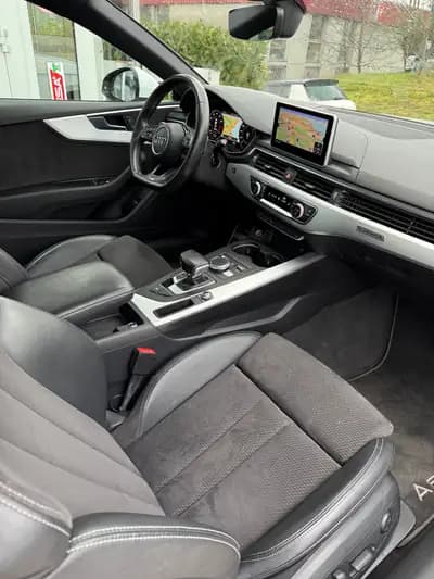 Audi A5 Coupé 2.0 TFSI Sport quattro - Performance et élégance réunies — dashboard