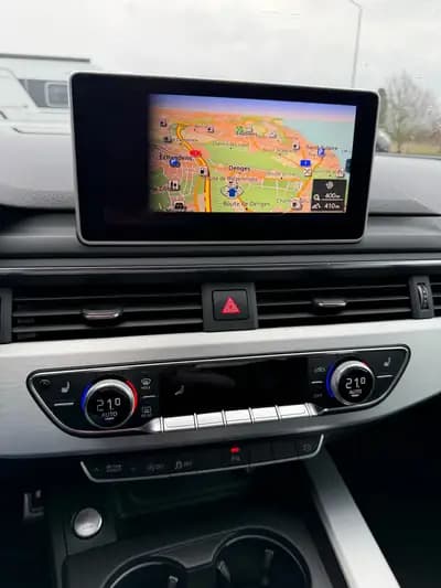 Audi A5 Coupé 2.0 TFSI Sport quattro - Performance et élégance réunies — Thumbnail 9