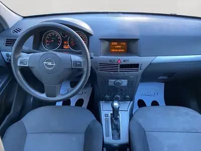 Opel Astra 1.8i 16V Enjoy — Berline fiable et économique, historique sans sinistre — rear view
