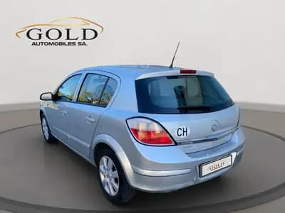 Opel Astra 1.8i 16V Enjoy — Berline fiable et économique, historique sans sinistre — Thumbnail 8