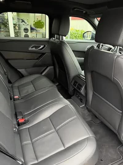 Range Rover Velar P400e – Hybride rechargeable haute performance avec 404 ch — Armaturenbrett