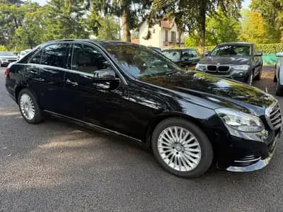 Mercedes-Benz E 300 Élégance 4Matic — Berline premium 252 ch, traction intégrale — side view