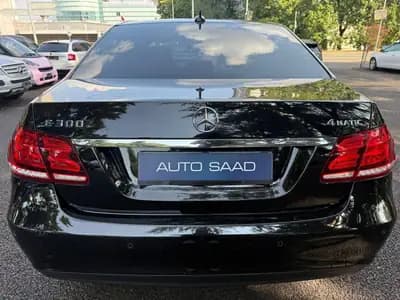 Mercedes-Benz E 300 Élégance 4Matic — Berline premium 252 ch, traction intégrale — interior