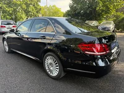 Mercedes-Benz E 300 Élégance 4Matic — Berline premium 252 ch, traction intégrale — detail
