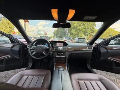 Mercedes-Benz E 300 Élégance 4Matic — Berline premium 252 ch, traction intégrale — Thumbnail 8