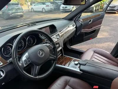 Mercedes-Benz E 300 Élégance 4Matic — Berline premium 252 ch, traction intégrale — Thumbnail 9