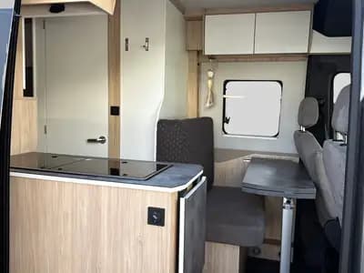 Mercedes-Benz Sprinter Microlinner Yucon 2024 — Camping-car intégral, très faible kilométrage — Miniatura 11