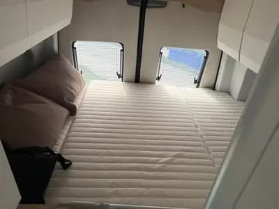 Mercedes-Benz Sprinter Microlinner Yucon 2024 — Camping-car intégral, très faible kilométrage — Miniatura 15