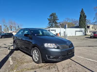 Skoda Rapid 1.4 TSI Active DSG — Berline dynamique, entretien économique — rear view
