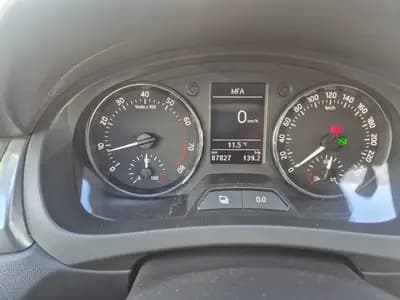 Skoda Rapid 1.4 TSI Active DSG — Berline dynamique, entretien économique — interior
