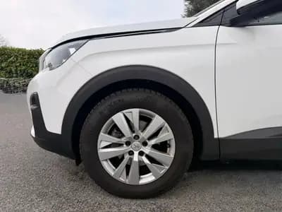 Peugeot 5008 1.5 BlueHDi Active — 7 places, boîte auto, 45'000 km seulement — Innenraum