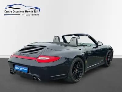 Porsche 911 Cabrio Carrera 4S PDK — Cabriolet légendaire, échappement sport et full équipé — rear view
