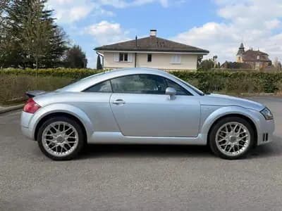 Audi TT Coupé 3.2 quattro — Sportive iconique, 250 ch et transmission automatique — Thumbnail 8