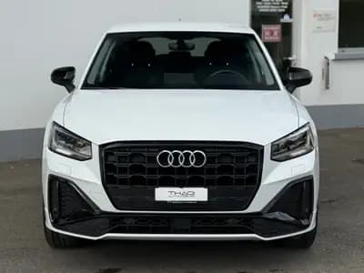 Audi Q2 35 TFSI S line — Compact SUV premium, 1er main, entretien Audi complet — interior