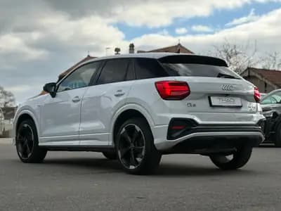 Audi Q2 35 TFSI S line — Compact SUV premium, 1er main, entretien Audi complet — Thumbnail 8