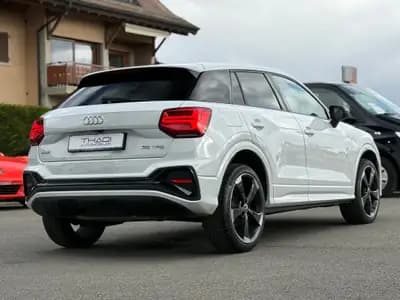 Audi Q2 35 TFSI S line — Compact SUV premium, 1er main, entretien Audi complet — Thumbnail 10