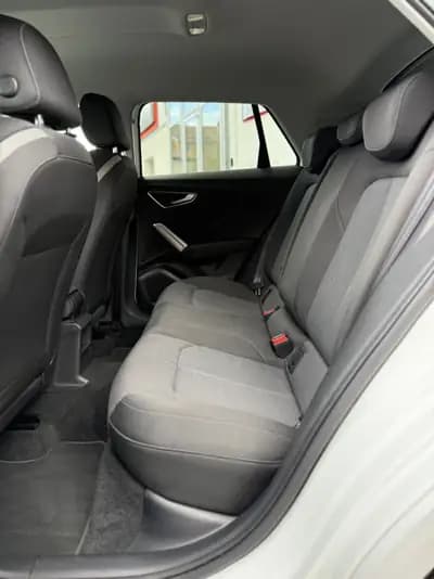 Audi Q2 35 TFSI S line — Compact SUV premium, 1er main, entretien Audi complet — Thumbnail 17