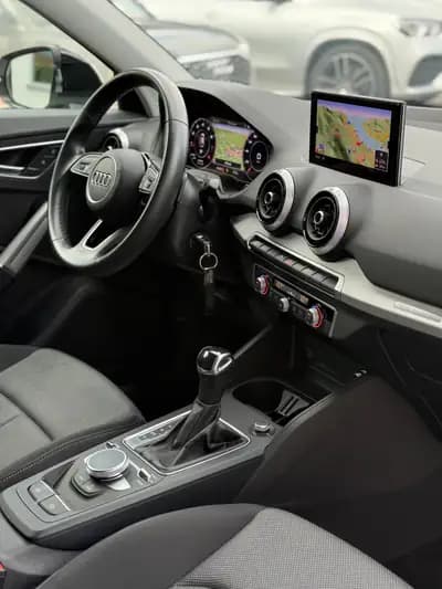 Audi Q2 35 TFSI S line — Compact SUV premium, 1er main, entretien Audi complet — Thumbnail 22