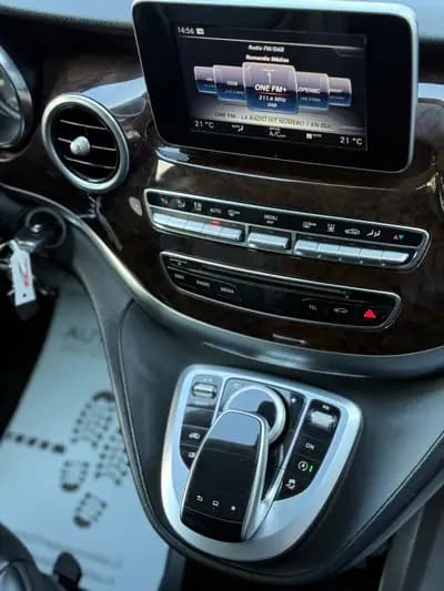 Mercedes-Benz V 250 d Avantgarde — Monospace 8 places, 4Matic, entretien suivi — Thumbnail 27