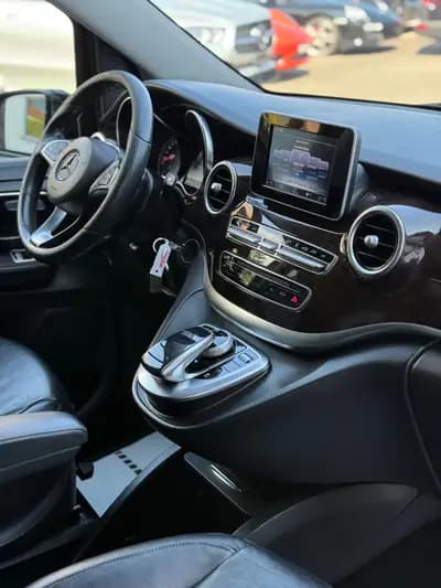 Mercedes-Benz V 250 d Avantgarde — Monospace 8 places, 4Matic, entretien suivi — Thumbnail 26