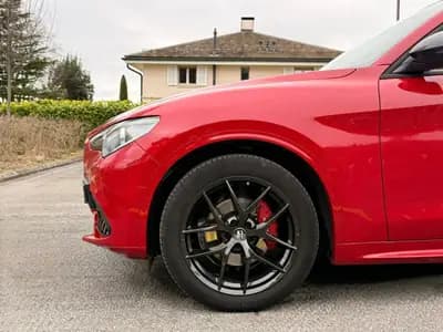 Alfa Romeo Stelvio 2.0 Veloce Q4 — SUV sportif Black Edition, 280 ch, faible kilométrage — intérieur