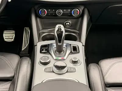 Alfa Romeo Stelvio 2.0 Veloce Q4 — SUV sportif Black Edition, 280 ch, faible kilométrage — Miniature 26