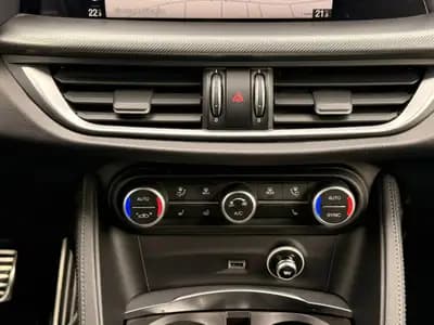 Alfa Romeo Stelvio 2.0 Veloce Q4 — SUV sportif Black Edition, 280 ch, faible kilométrage — Miniature 25