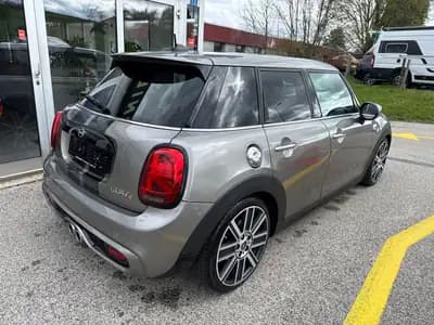 MINI Cooper S Steptronic – Sportivité et élégance urbaine garanties — rear view