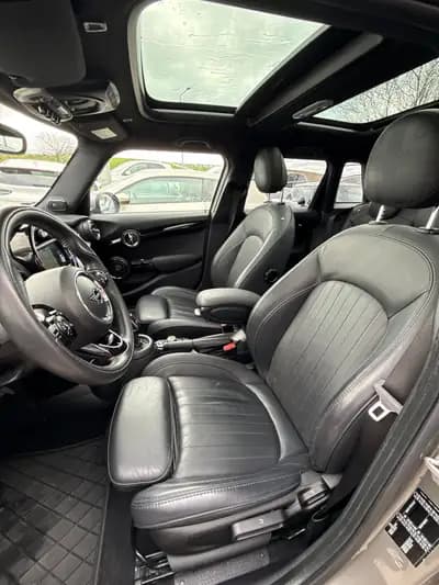 MINI Cooper S Steptronic – Sportivité et élégance urbaine garanties — detail