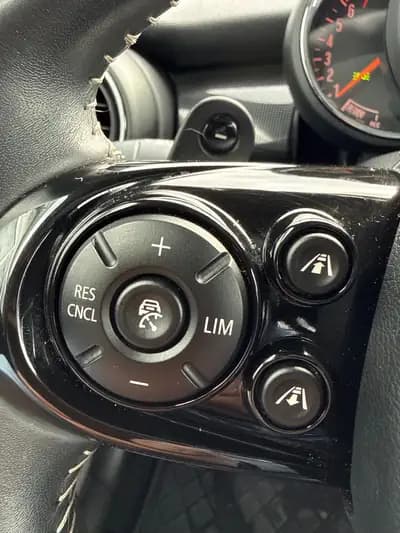 MINI Cooper S Steptronic – Sportivité et élégance urbaine garanties — Thumbnail 11