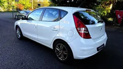 Hyundai i30 1.6 Swiss Plus Edition — Berline fiable, faible kilométrage, entretien maîtrisé — tableau de bord