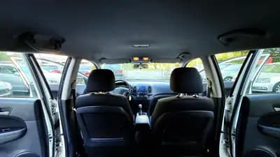 Hyundai i30 1.6 Swiss Plus Edition — Berline fiable, faible kilométrage, entretien maîtrisé — Miniature 8